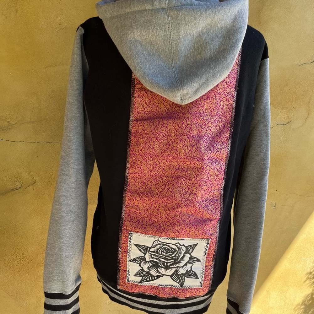 Independent Trading Co. Hoodie Black Gray Red Second Nature With Flower